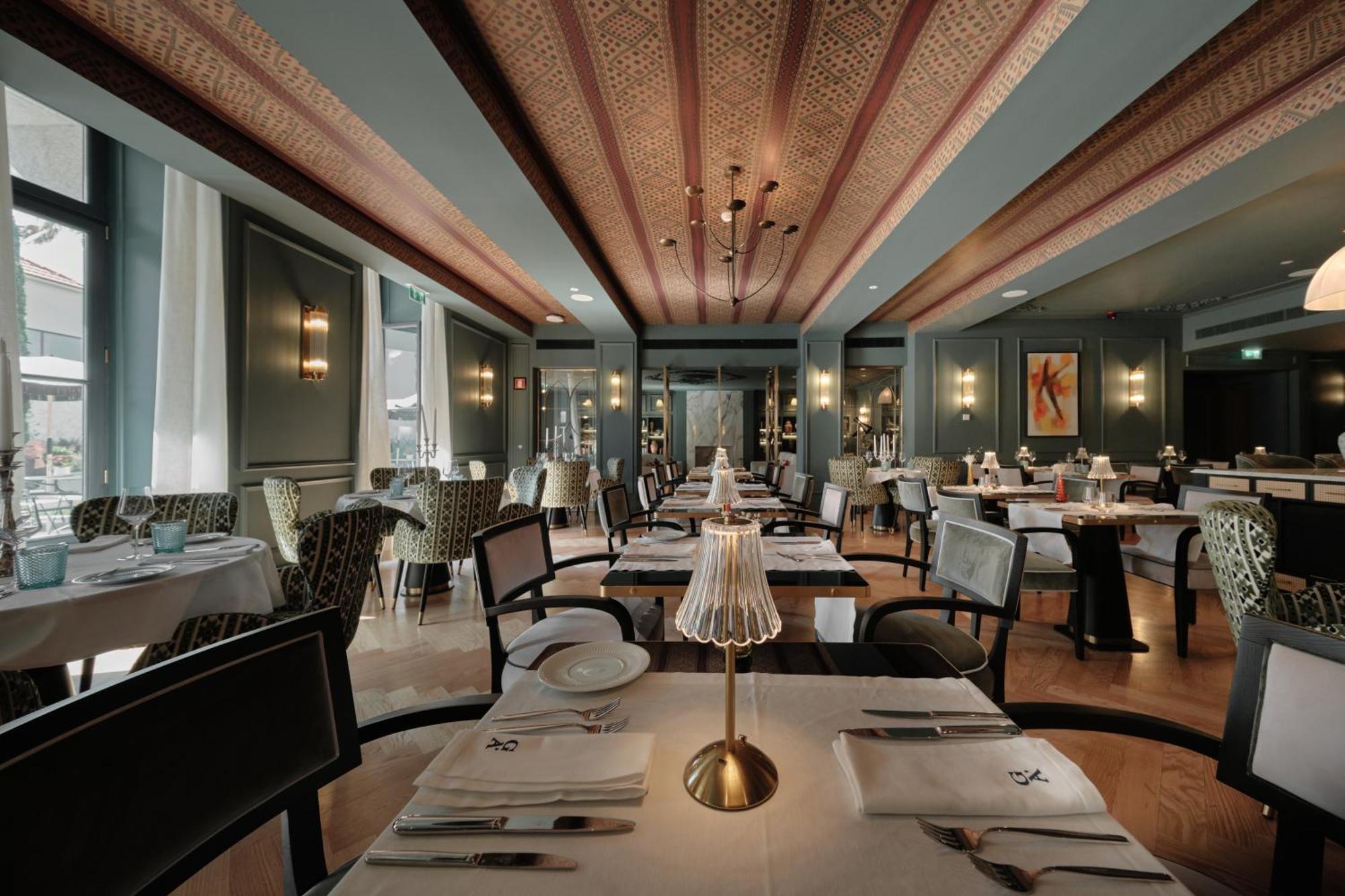 Ga Palace Hotel & Spa, A Xixth-Century Villa OOporto Exterior foto The restaurant in 2011